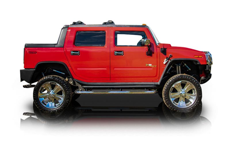 An incredible side shot photo of aHummer H2 that you should buy.