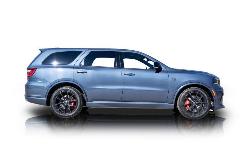 An incredible side shot photo of aDodge Durango that you should buy.