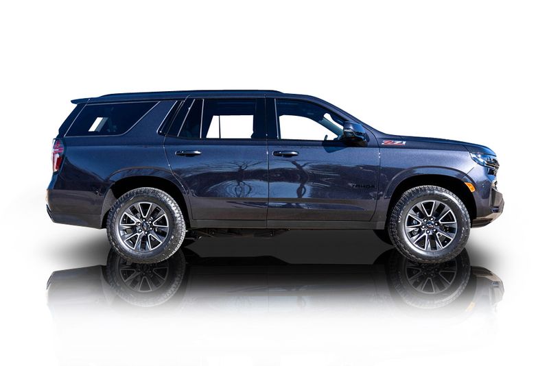 An incredible side shot photo of aChevrolet Tahoe that you should buy.