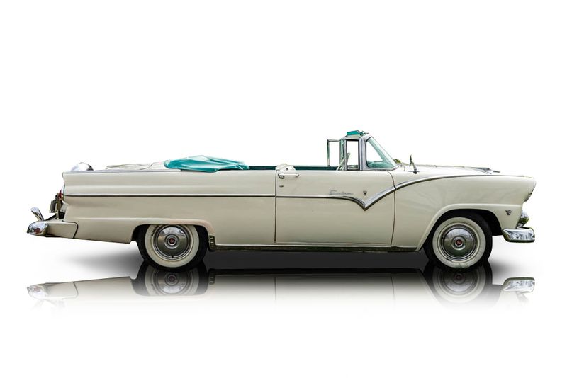 An incredible side shot photo of aFord Sunliner that you should buy.