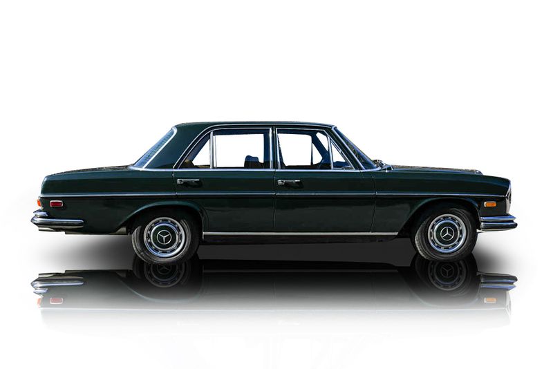 An incredible side shot photo of aMercedes-Benz 280SE that you should buy.