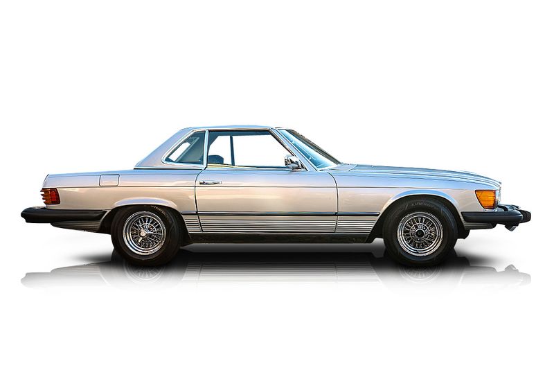 An incredible side shot photo of aMercedes-Benz 450SL that you should buy.
