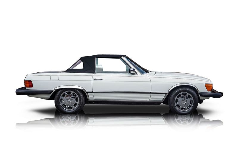 An incredible side shot photo of aMercedes-Benz 450SL that you should buy.