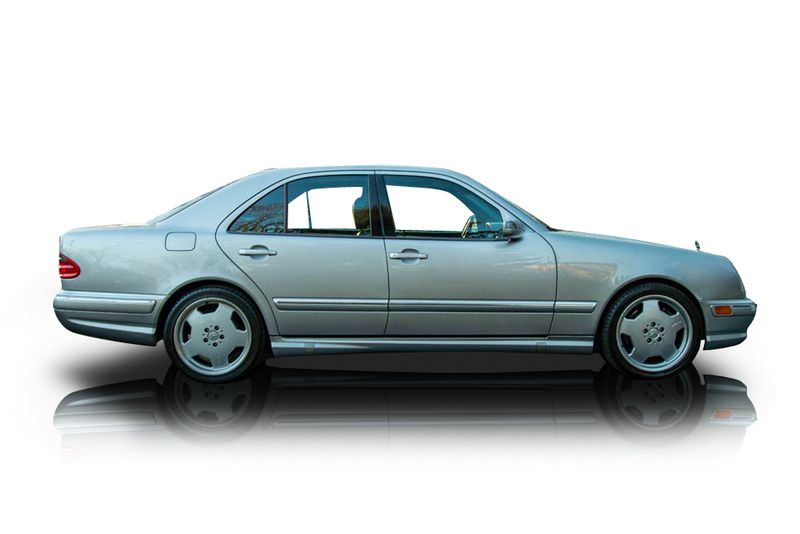 An incredible side shot photo of aMercedes-Benz E55 AMG that you should buy.