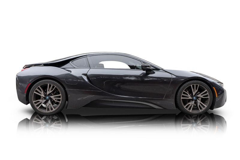 An incredible side shot photo of aBMW I8 that you should buy.