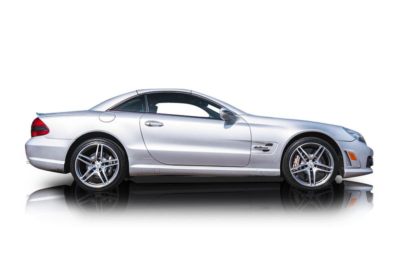 An incredible side shot photo of aMercedes-Benz SL63 AMG that you should buy.