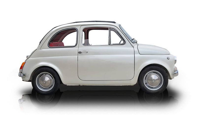An incredible side shot photo of aFiat 500 that you should buy.