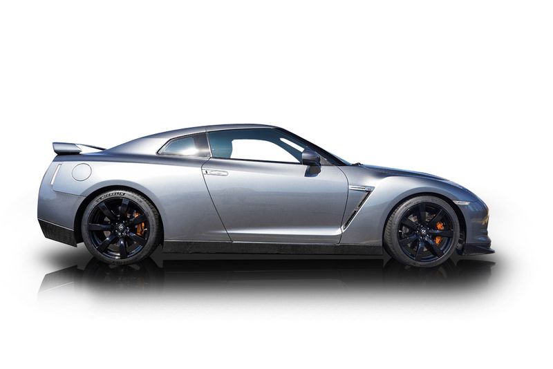 An incredible side shot photo of aNissan GT-R that you should buy.