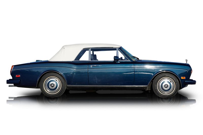 An incredible side shot photo of aRolls-Royce Corniche that you should buy.