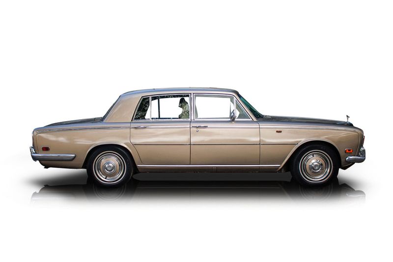 An incredible side shot photo of aRolls-Royce Silver Shadow that you should buy.