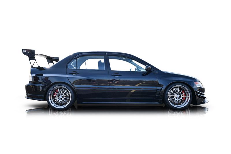 An incredible side shot photo of aMitsubishi Lancer that you should buy.