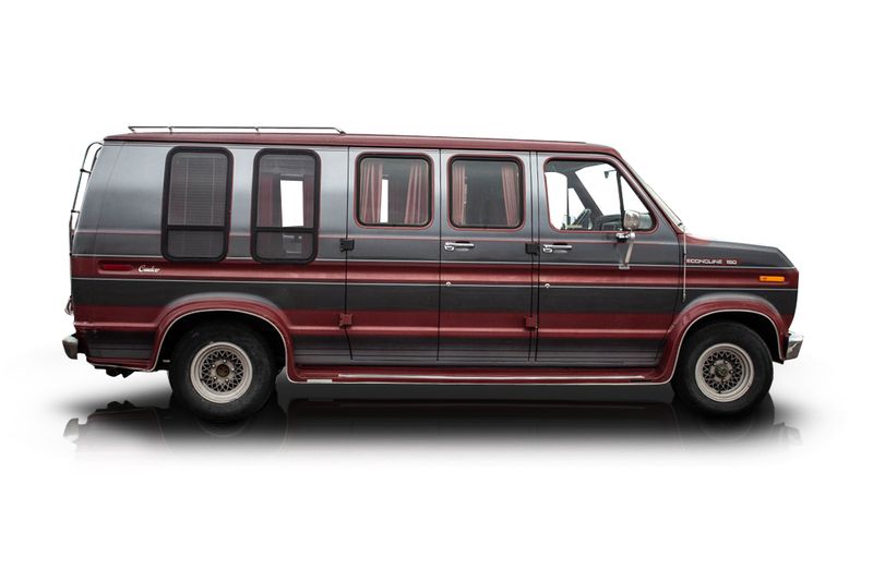 An incredible side shot photo of aFord E-350 Econoline that you should buy.