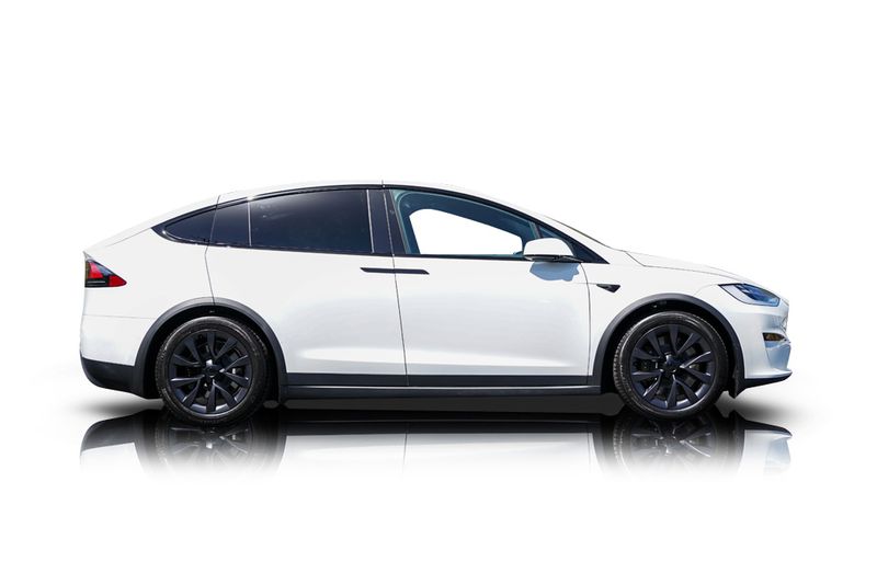 An incredible side shot photo of aTesla Model X that you should buy.