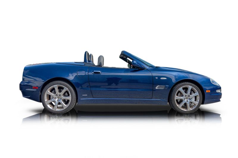 An incredible side shot photo of aMaserati Spyder that you should buy.