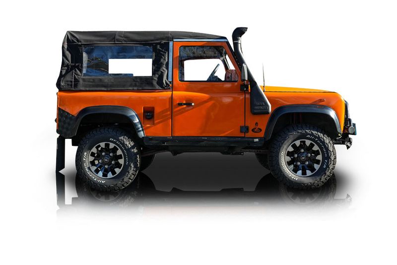 An incredible side shot photo of aLand Rover Defender 90 that you should buy.