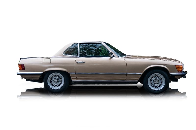 An incredible side shot photo of aMercedes-Benz 280SL that you should buy.