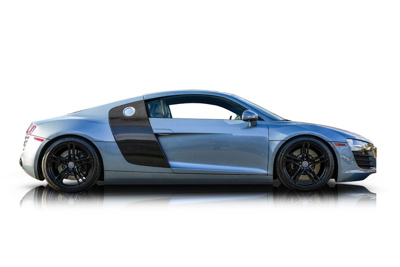 An incredible side shot photo of aAudi R8 that you should buy.