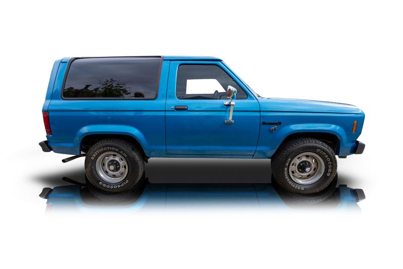 An incredible side shot photo of aFord Bronco II that you should buy.