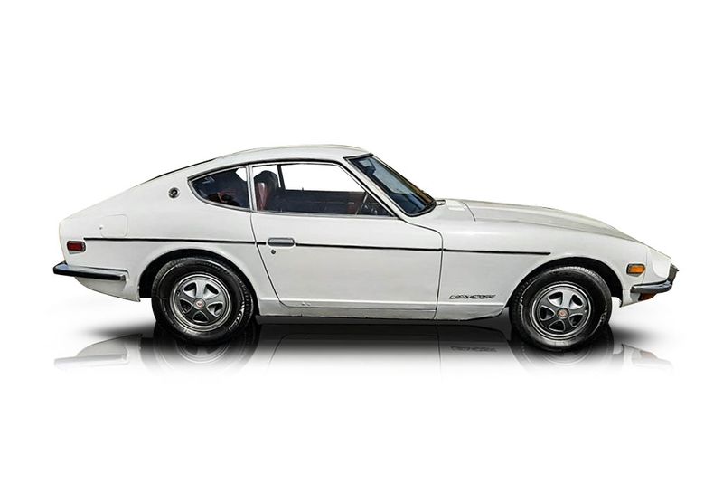 An incredible side shot photo of aDatsun 240Z that you should buy.