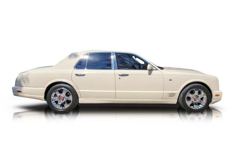 An incredible side shot photo of aBentley Arnage that you should buy.