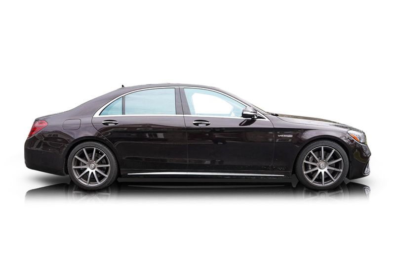 An incredible side shot photo of aMercedes-Benz S63 AMG that you should buy.