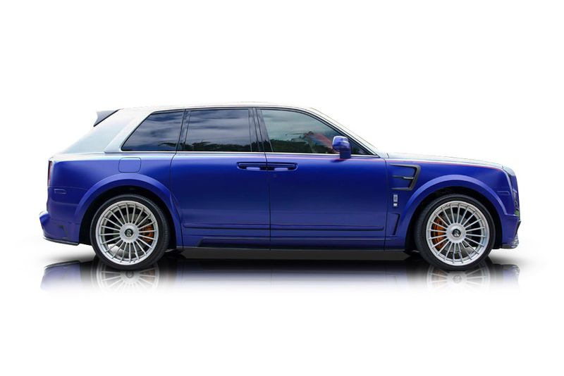 An incredible side shot photo of aRolls-Royce Cullinan that you should buy.