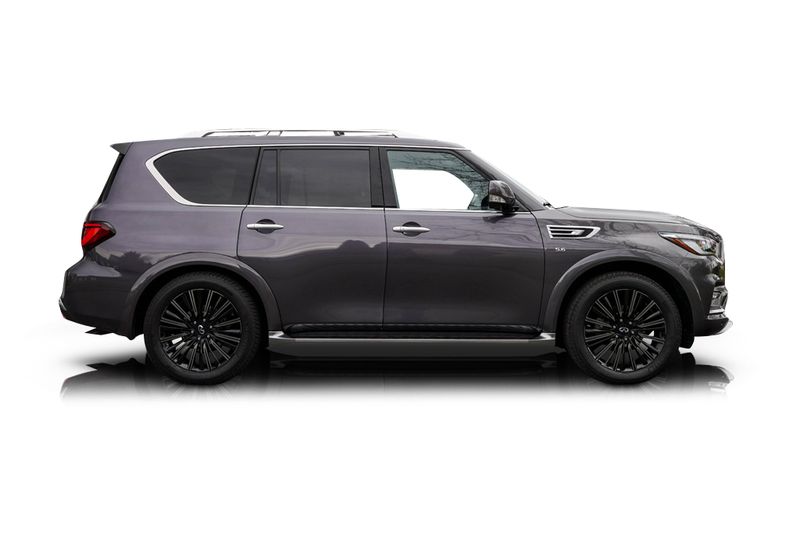 An incredible side shot photo of aInfiniti QX80 that you should buy.