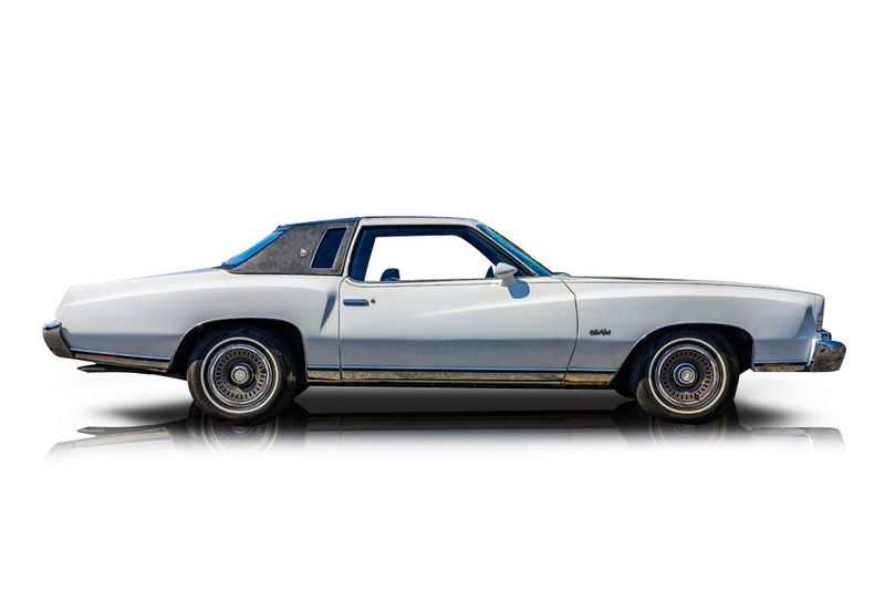 An incredible side shot photo of aChevrolet Monte Carlo that you should buy.