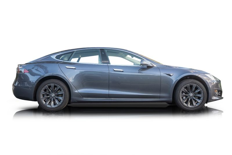 An incredible side shot photo of aTesla Model S that you should buy.