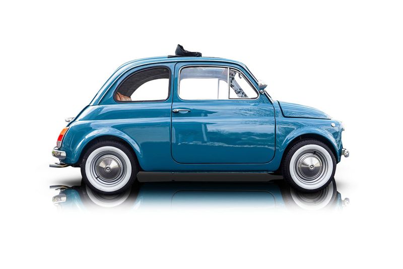 An incredible side shot photo of aFiat 500 that you should buy.