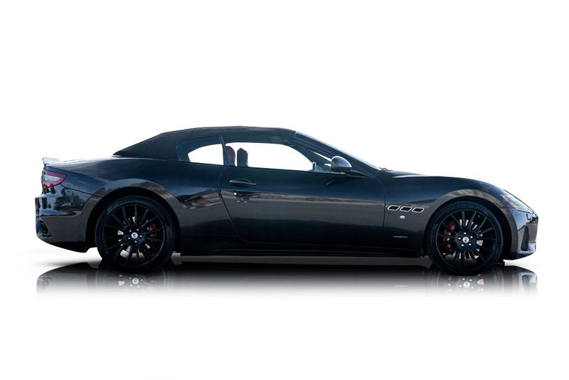 An incredible side shot photo of aMaserati GranTurismo that you should buy.
