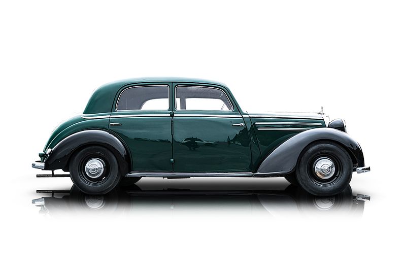 An incredible side shot photo of aMercedes-Benz 170 S that you should buy.