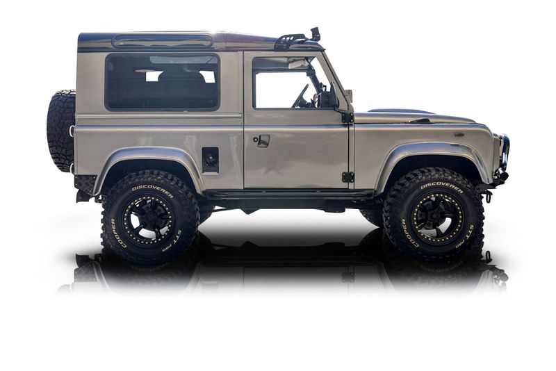 An incredible side shot photo of aLand Rover Defender 90 that you should buy.