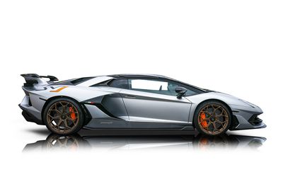 Passenger side photo of 2021 Lamborghini Aventador