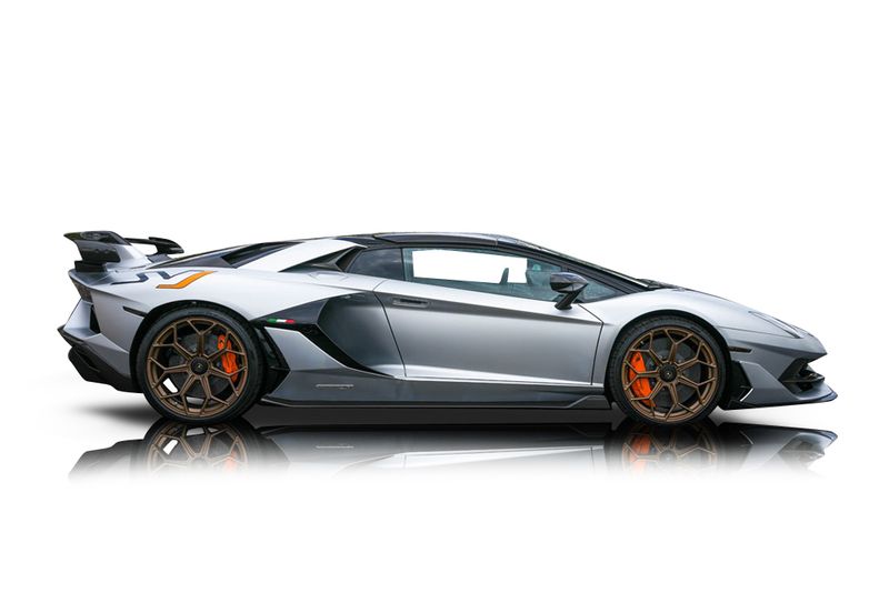 An incredible side shot photo of aLamborghini Aventador that you should buy.