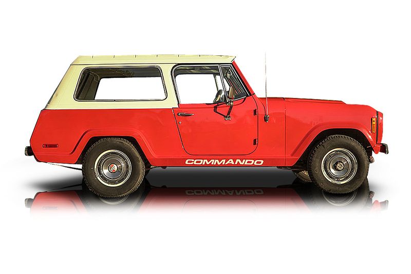 An incredible side shot photo of aJeep Commando that you should buy.