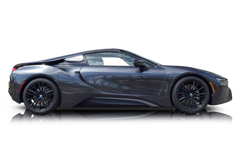 An incredible side shot photo of aBMW I8 that you should buy.