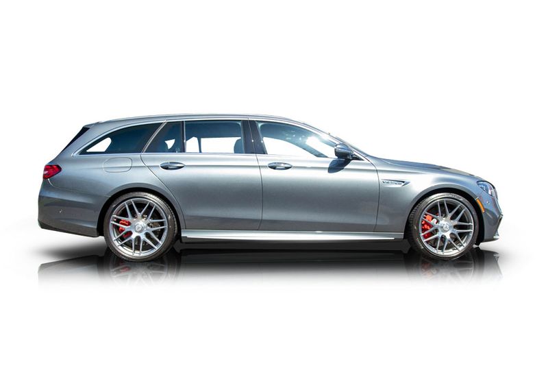 An incredible side shot photo of aMercedes-Benz E63 AMG that you should buy.
