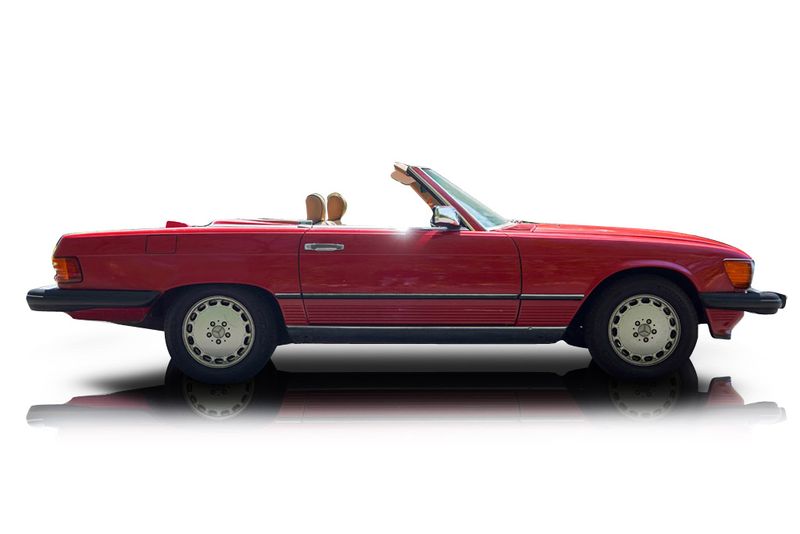 An incredible side shot photo of aMercedes-Benz 560SL that you should buy.