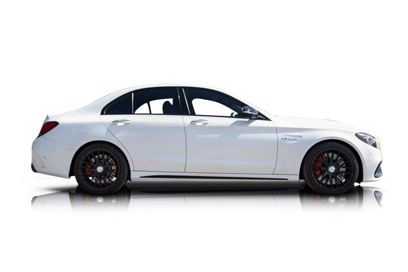 An incredible side shot photo of aMercedes-Benz C63 AMG S that you should buy.