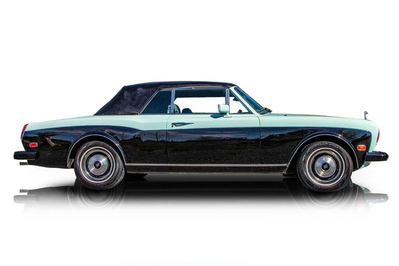 An incredible side shot photo of aRolls-Royce Corniche that you should buy.