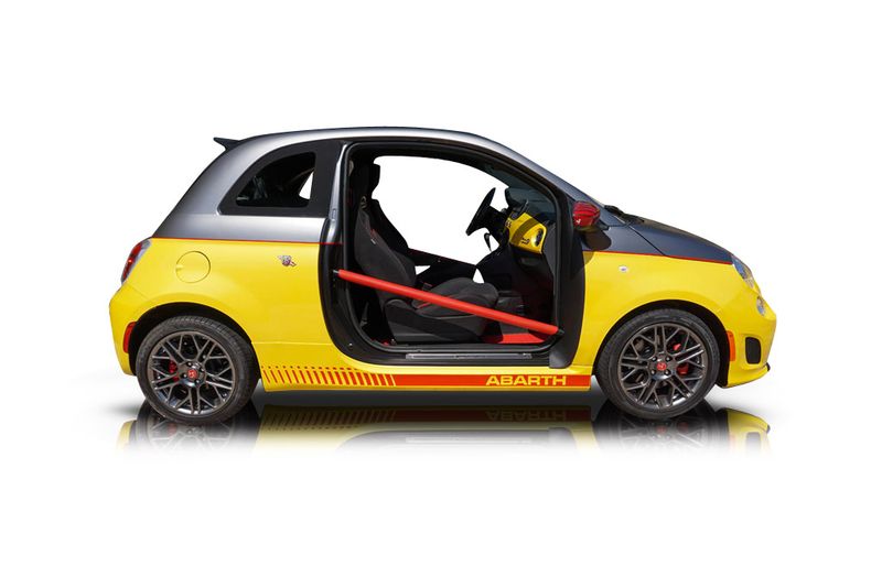 An incredible side shot photo of aFiat 500 that you should buy.