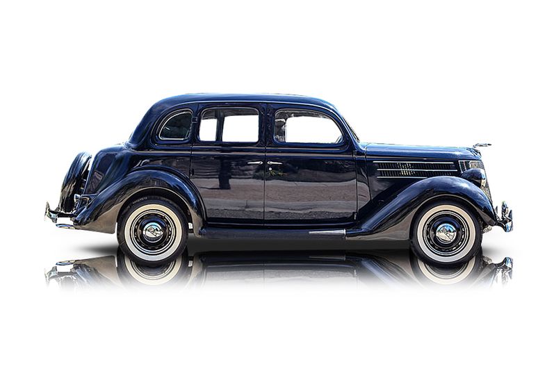 An incredible side shot photo of aFord Deluxe that you should buy.