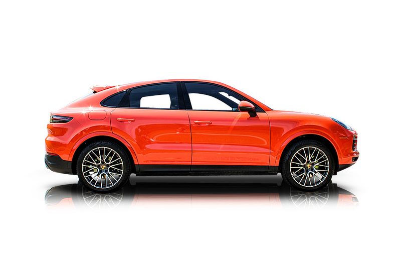 An incredible side shot photo of aPorsche Cayenne that you should buy.