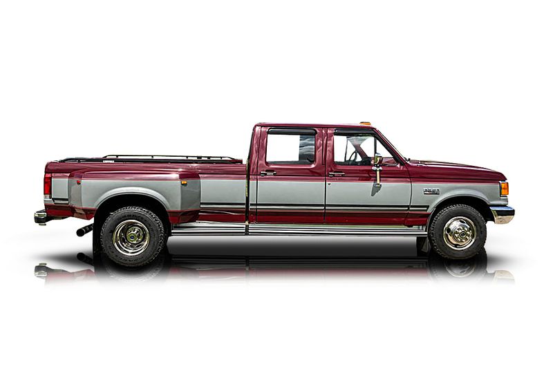 An incredible side shot photo of aFord F-350 that you should buy.