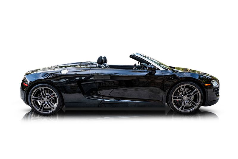 An incredible side shot photo of aAudi R8 that you should buy.