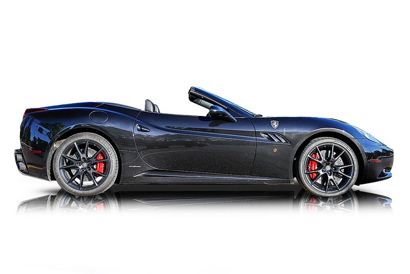 An incredible side shot photo of aFerrari California that you should buy.