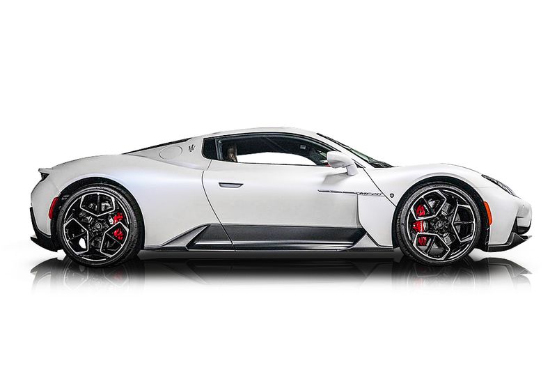 An incredible side shot photo of aMaserati MC20 that you should buy.
