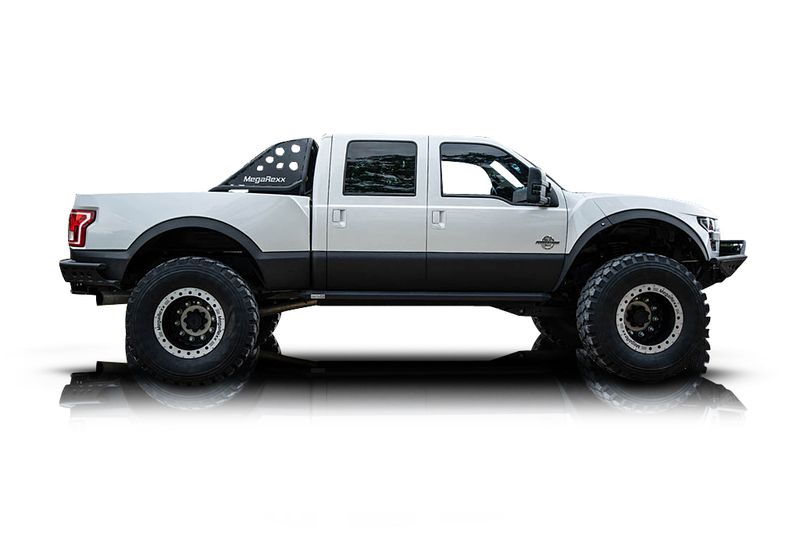 An incredible side shot photo of aFord F-350 that you should buy.