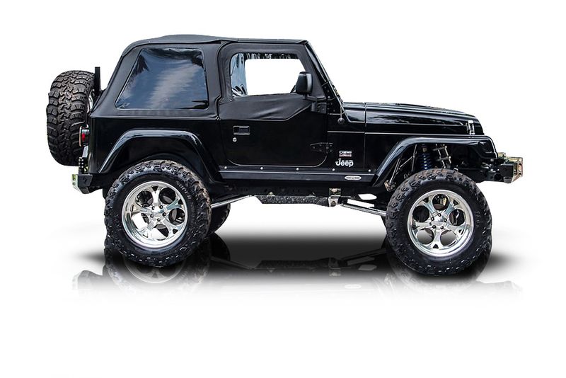 An incredible side shot photo of aJeep Wrangler that you should buy.